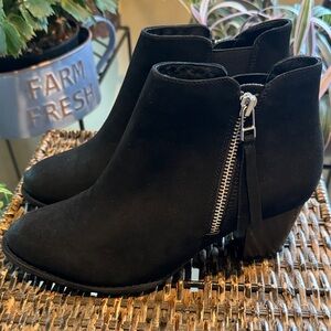 VIONIC Sterling Black Suede Arch‎ Support Ankle Booties Women’s Size 7 Wide